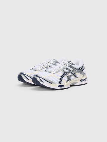 Baskets basses 'GEL-CUMULUS 16' ASICS SportStyle en blanc