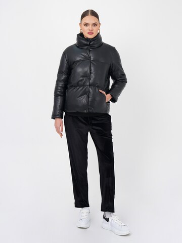 FRESHLIONS Winterjacke 'Olena' in Schwarz