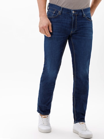 BRAX Slimfit Jeans 'Chuck' in Blauw: voorkant