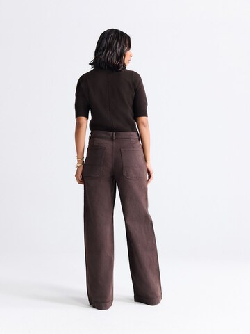 Next - Perna larga Calças de ganga em castanho