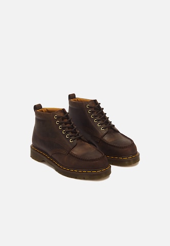 Boots stringati 'Lowell 6' di Dr. Martens in marrone