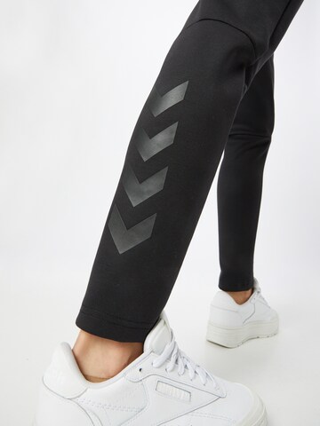 Effilé Pantalon de sport 'Essi' Hummel en noir