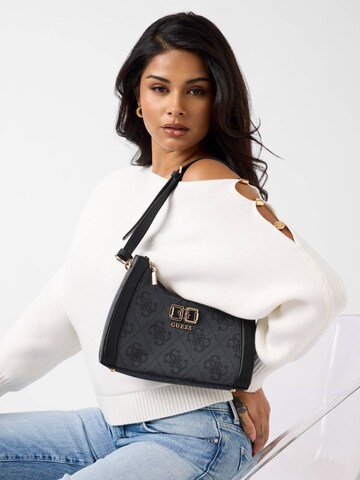 GUESS Schultertasche 'Karnilla' in Schwarz