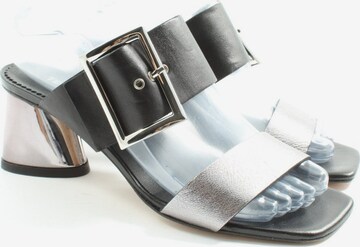 UNBEKANNT Sandals & High-Heeled Sandals in 37 in Silver: front