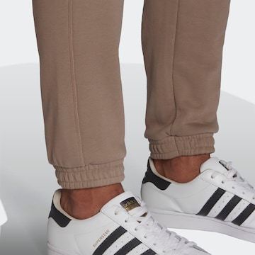 ADIDAS ORIGINALS Tapered Παντελόνι 'R.Y.V.' σε καφέ