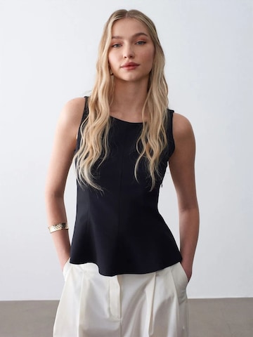 Dilvin Top in Black