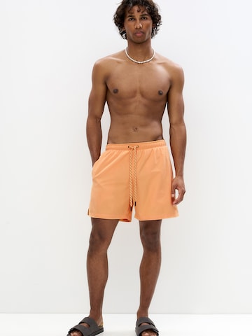 Pull&Bear Badeshorts in Orange