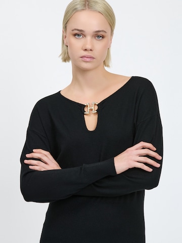 juoda Influencer Megztinis