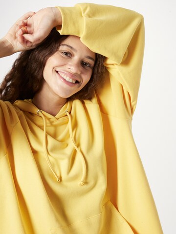 LTB - Sweatshirt 'Madele' em amarelo