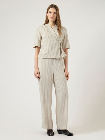 regular Pantaloni di YAS in bianco