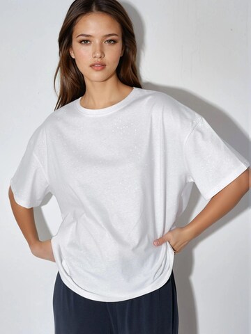 Busem Shirt in White: front