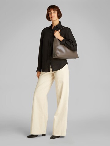 Calvin Klein Schultertasche in Braun