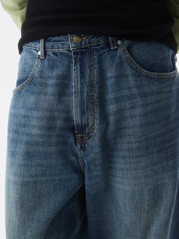 Pull&Bear Zvonové kalhoty Džíny – modrá