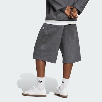Baggy Pantaloni 'Trefoil Essentials ' di ADIDAS ORIGINALS in grigio