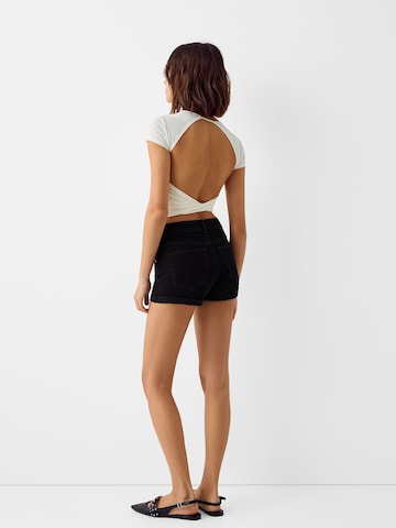 Bershka Regular Shorts in Schwarz