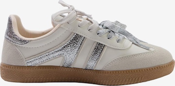 Baskets basses Trendyol en blanc : devant
