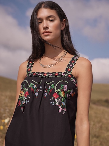 Top de la love & roses pe negru