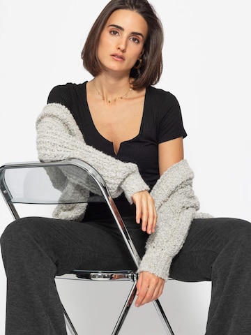 SASSYCLASSY T-shirt i svart