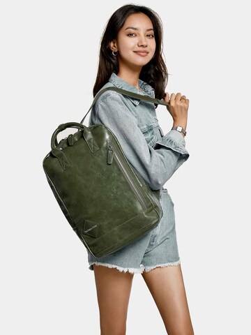 Victoria Hyde Backpack ' Cowboy ' in Green: front