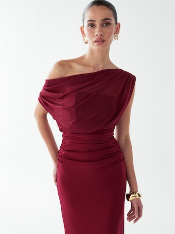 Rochie de seară 'Frea' de la BWLDR pe roșu