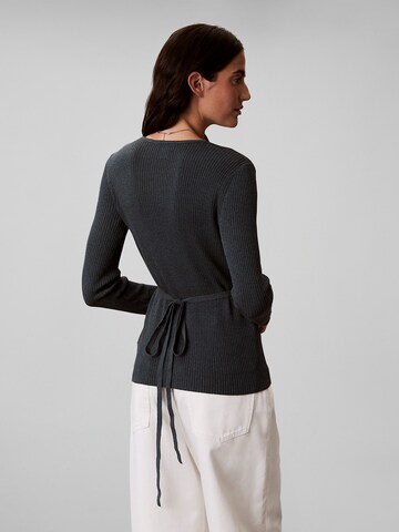 Calvin Klein Jeans Strickjacke in Grau