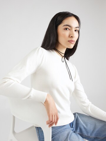 SAINT TROPEZ Sweter 'Mila' w kolorze biały