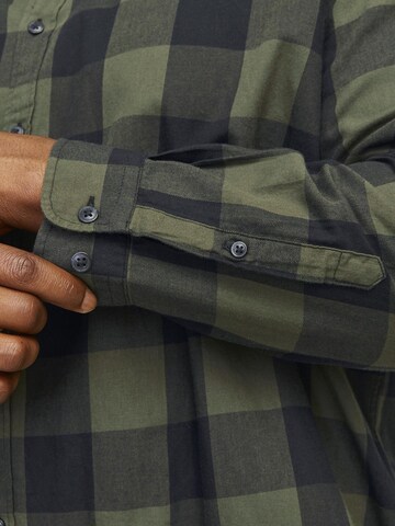 Jack & Jones Plus Comfort fit Overhemd 'JJEGINGHAM' in Groen