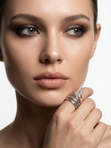 Nemomatheo Ring 'Ribbon Knot' in Silver: front