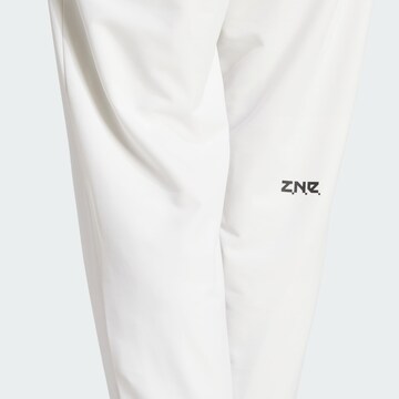 ADIDAS SPORTSWEAR - Tapered Pantalón deportivo 'Z.N.E.' en blanco