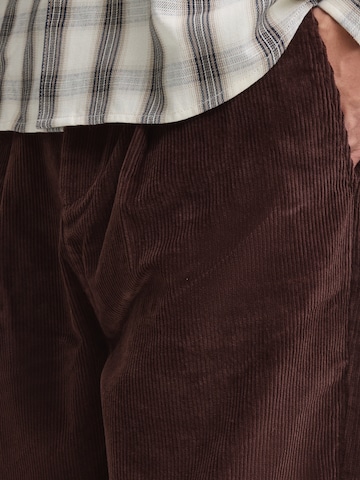 Casual Friday - Loosefit Calças chino 'Amundsen' em castanho