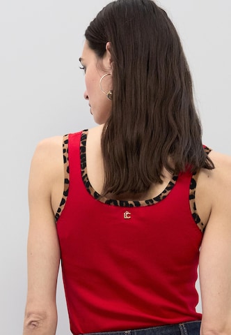 sarkans Lola Casademunt Topiņš