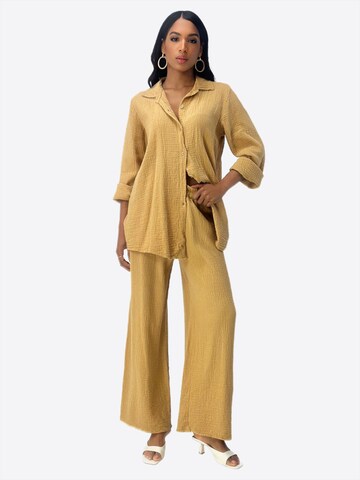 Elara Hausanzug in Braun: Vorderseite