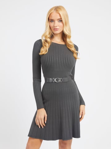 GUESS Трикотажное платье в Серый: спереди