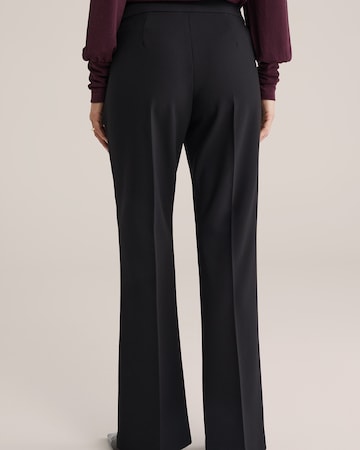 Flared Pantaloni con piega frontale di WE Fashion in nero