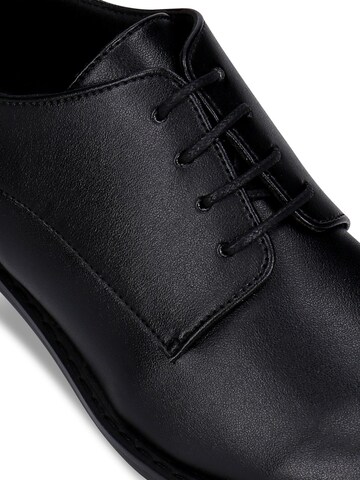 Scarpa stringata 'Obe' di nae Vegan Shoes in nero