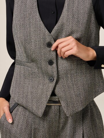 Gilet di oltre in grigio