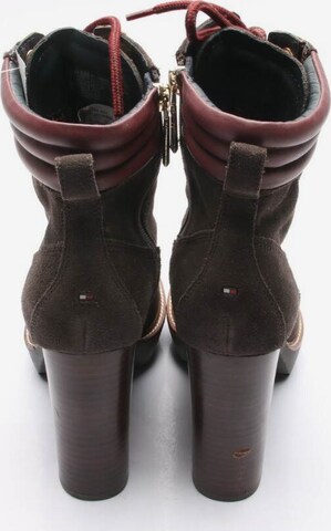 TOMMY HILFIGER Dress Boots in 39 in Brown