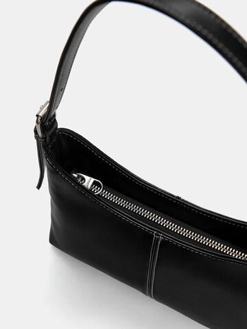 Pull&Bear Torba za čez ramo | črna barva
