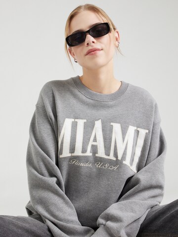 HOLLISTER Sweatshirt 'EMEA' in Grau
