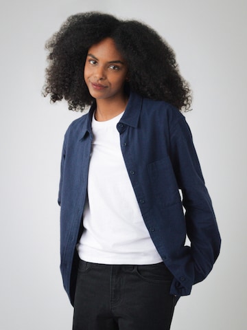Honest Basics Shirt in Blauw: voorkant