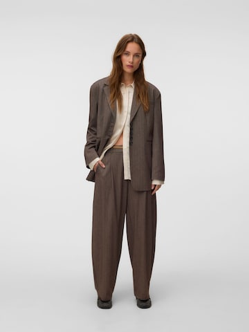 regular Pantaloni con pieghe 'DALANI' di VERO MODA in beige
