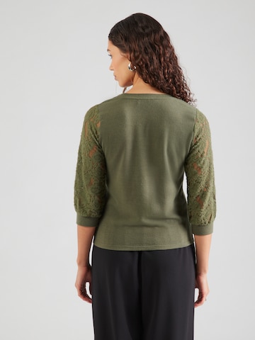ABOUT YOU Shirt 'Emmy' in Groen