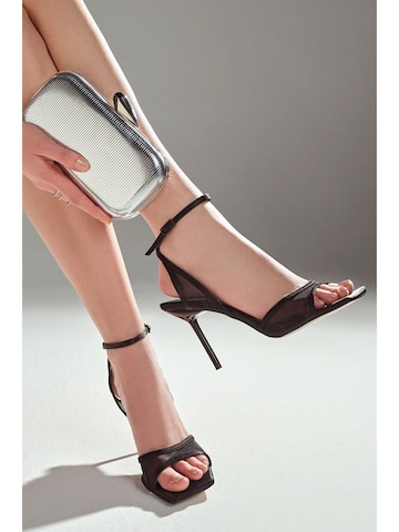 Sandales à lanières Derimod en noir