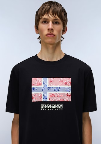 NAPAPIJRI - Camiseta 'DRAPEAU' en negro