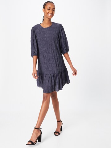 Robe 'Charlotta' SOAKED IN LUXURY en bleu