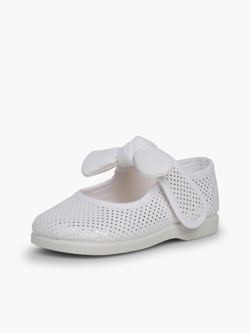 Pisamonas Ballet Flats in White: front
