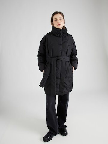 GAP Χειμερινό παλτό σε μαύρο: μπροστά