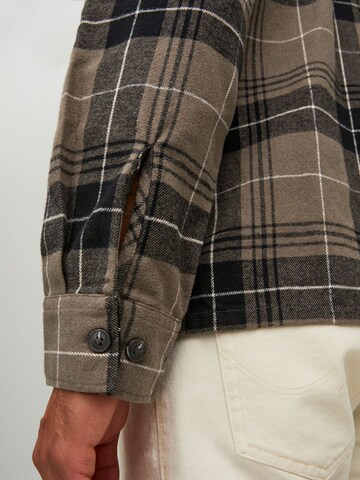 Regular fit Camicia di JACK & JONES in marrone