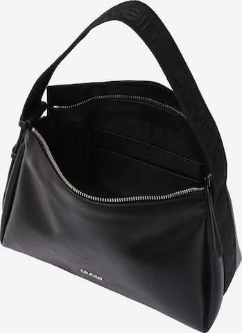 Calvin Klein Regular Schultertasche 'Gracie' in Schwarz