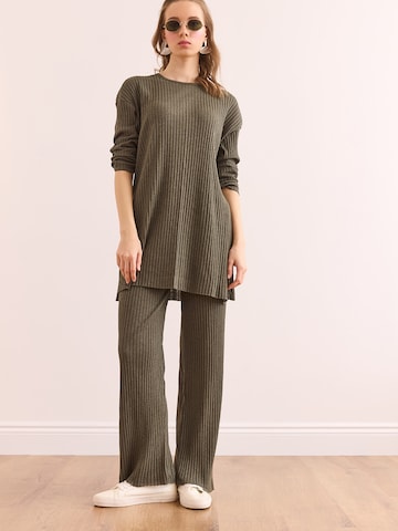 Pantalons de tailleur olalook en vert : devant